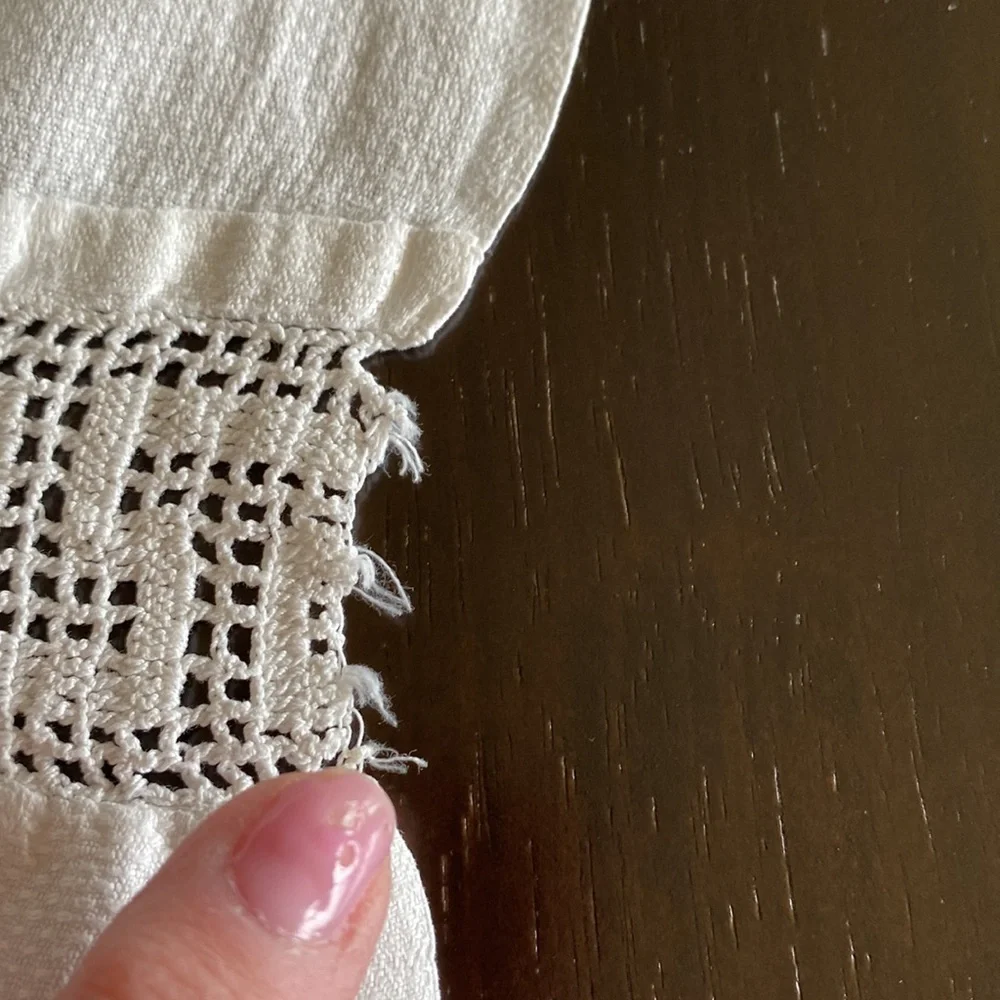 Beautiful Vintage Creamy White Crocheted Ruffled Edge Towel!